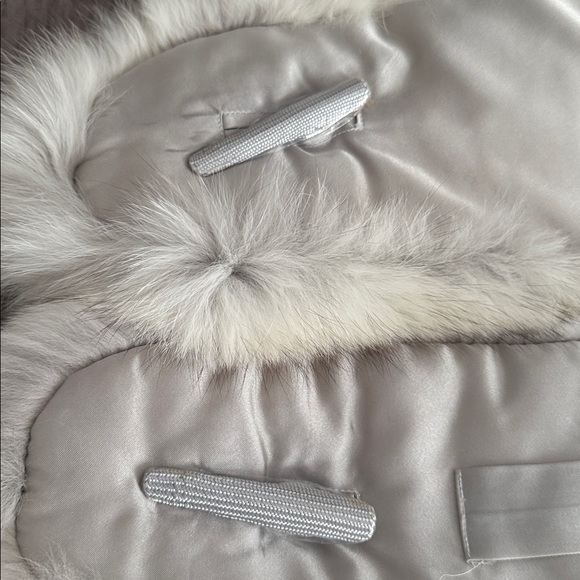 Sold / SAGA FOX FUR STOLE WRAP - Picture 12 of 16